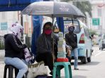 jasa-penukaran-uang-pinggir-jalan-turun-omzet_20200514_222755.jpg