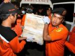 jasad-diduga-korban-airasia-qz8501-di-rs-bhayangkara-sulsel_20150204_143316.jpg