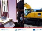 jasad-hansen-ditemukan-masih-di-dalam-kabin-alat-berat.jpg