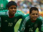 javier-hernandez-dan-giovani-dos-santos_20150603_054200.jpg