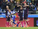 javier-mascherano-jordi-alba-sergio-busquets-la-coruna-alex-bergantinos_20170313_063104.jpg