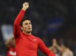 javier-zanetti-angkat-tangannnn.jpg