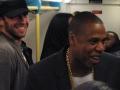 jay-z-dan-christ-martin-naik-kereta-bawah-tanah-di-stasiun-waterloo-london.jpg