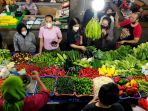 jelang-ramadhan-pasar-kosambi-bandung-ramai-pengunjung_20220401_150221.jpg