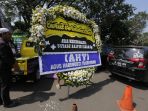jemaah-berzikir-dan-karangan-bunga-sambut-alm-arifin-ilham_20190523_133632.jpg