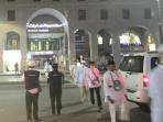 jemaah-calon-haji-berjalan-kaki-menuju-masjid-nabawi_20150829_014637.jpg