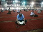 jemaah-itikaf-dan-tadarus-al-quran-di-masjid-istiqlal_20150709_111805.jpg