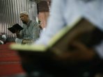 jemaah-itikaf-dan-tadarus-al-quran-di-masjid-istiqlal_20150709_111849.jpg