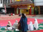 jemaah-masjid-lautze-mulai-berdatangan-untuk-salat-idul-adha_20180822_073119.jpg