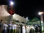 jemaah-salat-di-masjid-raya-banjarmasin_20160605_201718.jpg