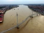 jembatan-pedestrian-dan-menara-gentala-arasy-jambi_20170608_013638.jpg