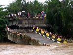 jembatan-pesanggrahan-yang-berada-di-kecamatan-cipatujah-kabupaten-tasikmalaya.jpg