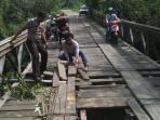 jembatan-rusak-brigadir-jefry_20161022_153724.jpg