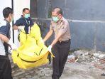 jenasah-perempuan-dalam-plastik.jpg