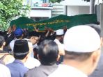 jenazah-alm-kh-hasyim-muzadi-di-salatkan_20170316_112540.jpg