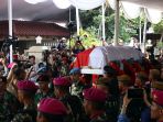 jenazah-bj-habibie-diberangkatkan-ke-tmp-kalibata_20190912_161709.jpg