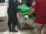 jenazah-bw-diangkut-mobil-ambulans-dari-kamar-mayat-rsu-dr-soetomo.jpg