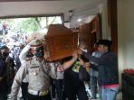 jenazah-didi-kempot-tiba-di-rumah-duka.jpg
