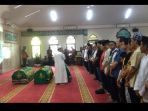 jenazah-dodi-triono-dan-dua-anaknya-disalatkan_20161228_103229.jpg