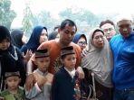 jenazah-dufi-dimakamkan-satu-liang-kubur-dengan-sang-ayah.jpg