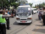 jenazah-duo-bali-nine-tiba-di-jakarta_20150429_140755.jpg