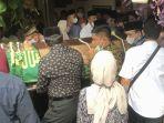 jenazah-fahmi-idris-saat-dibawa-dari-rumah-duka-di-jalan-mampang-prapatan.jpg