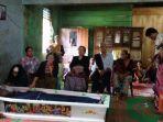 jenazah-golfrid-siregar-34-telah-dibawa-ke-rumah-duka-di-desa-palian-na-opat.jpg