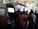 jenazah-gusti-kanjeng-ratu-gkr-galuh-kencana-saat-tiba-dari-rumah-sakit-kasih-ibu-solo.jpg