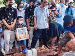 jenazah-iwan-budi-bapenda-semarang-dimakamkan.jpg