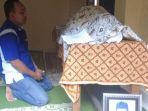 jenazah-ketua-kpps-tps-15-terban-lilik-suswanto.jpg