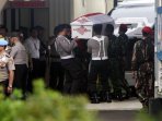 jenazah-korban-jatuhnya-helikopter-tiba-di-rs-polri_20160321_212111.jpg