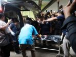 jenazah-korban-pesawat-lion-air-jt-610-tiba-di-rs-polri_20181030_183106.jpg