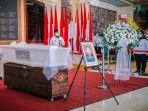 jenazah-maria-linda-wahyuningrum-disemayamkan-di-kantor-sekretariat-jenderal-dpd-ri.jpg
