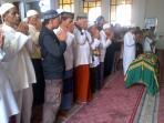jenazah-mpok-nori-disalatkan-di-masjid-al-ikhlas_20150403_135028.jpg