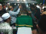 jenazah-ninil-manajer-pln-korban-tsunami.jpg