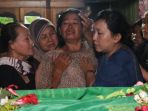 jenazah-patmi-di-rumah-duka_20170322_123214.jpg