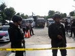 jenazah-teroris-bom-rusunawa-wonocolo-dipulangkan_20180518_224003.jpg