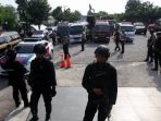 jenazah-teroris-bom-rusunawa-wonocolo-dipulangkan_20180518_224043.jpg