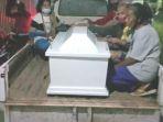 jenazah-terpaksa-diangkut-pikap-padahal-sudah-bayar-ambulans-keluarga-di-ntt-kecewa-dengan-rs.jpg