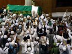 jenazah-ustaz-arifin-ilham-disalatkan_20190523_210023.jpg