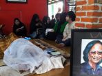 jenazah-yon-koeswoyo-di-kediamannya_20180105_111913.jpg