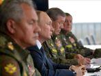 jenderal-sergey-shoigu-mentan-menhan-rusia-mendampingi-presiden-vladimir-putin.jpg