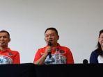 jenderal-tni-dudung-abdurachman-tengah.jpg
