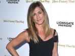 jennifer-aniston-busana_20160624_192903.jpg