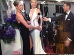 jennifer-aniston-menepuk-bokong-kate-hudson_20150112_085904.jpg