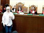 jennifer-dunn-sidang-wawan11.jpg