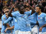 jeremy-doku-saat-mencetak-gol-pembuka-ke-gawang-bournemouth.jpg