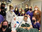 jeremy-renner-di-ruang-icu-bersama-petugas-medis-yang-merawatnya.jpg