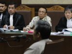 jero-wacik-dengarkan-keterangan-saksi-ahli_20151204_101600.jpg