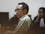 jero-wacik-jalani-sidang-perdana-di-pengadilan-tipikor_20150922_161140.jpg